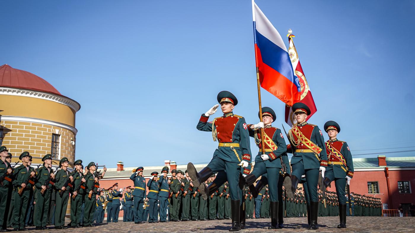 Первокурсники Военной академии Росгвардии из Мурманска приняли присягу в Санкт-Петербурге
